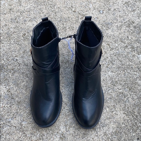 ⬇️🎉❗️Gold buckle booties❤️ - Picture 2 of 6